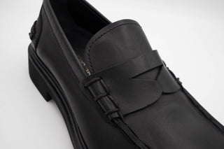 Tods Mens Leather Loafers in Black
